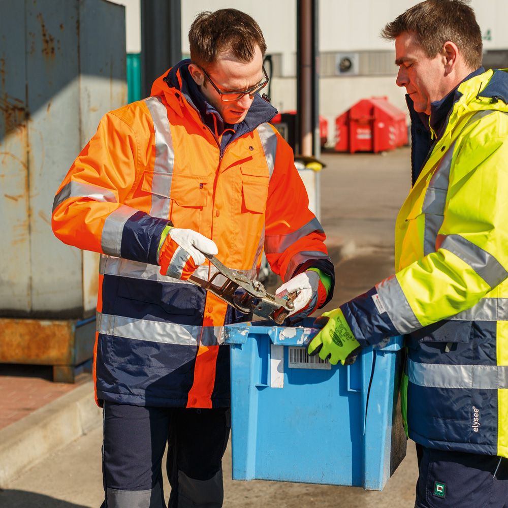 23432_bild_03_szene_elysee_warnschutzparka